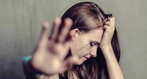 家庭内暴力の心理的影響