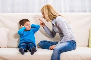 怒鳴られることにより子どもが受ける影響