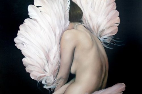 羽のある女性