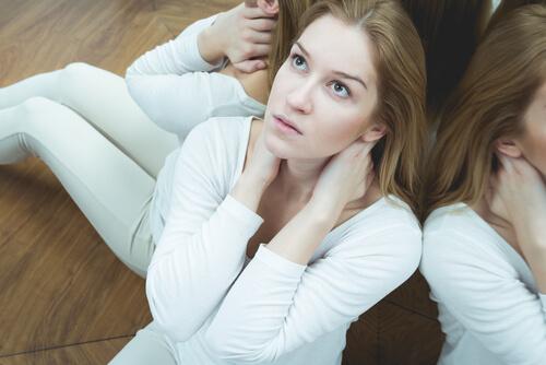 女性