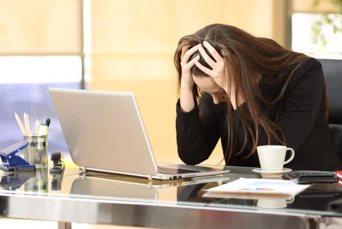 ストレスに苦しむ女性