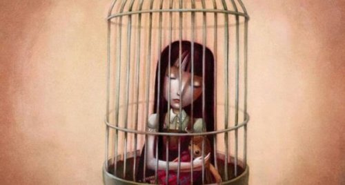 カゴに入った少女