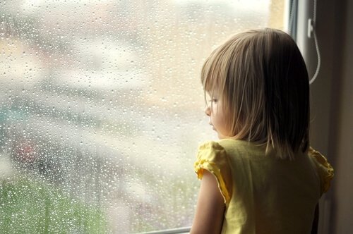 窓辺の子供