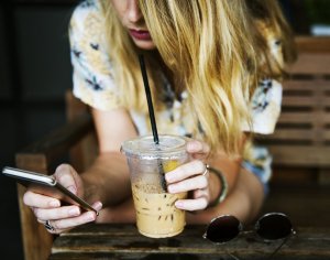 他人とつながる:新しいコミュニケーション様式への挑戦