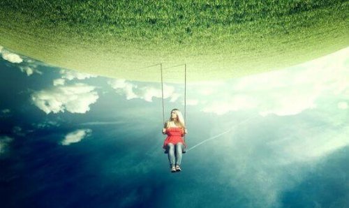 ブランコに乗る少女