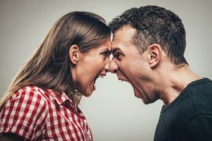 爆発的な怒りは何か深刻なサイン