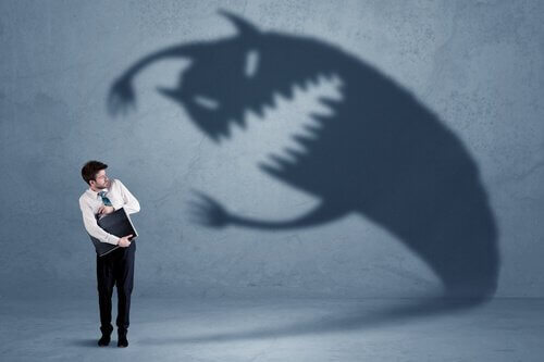 人に共通する恐怖を抱える男性