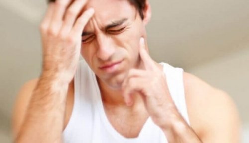 痛みを抱える男性