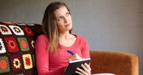 自己査定する女性