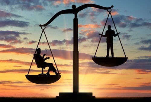 メディアによる操作