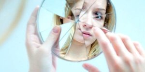 自己批判的になりすぎる人に見られる11の兆候