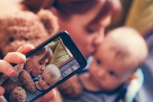 シェアレンティング：子供をソーシャルメディアに載せるリスク