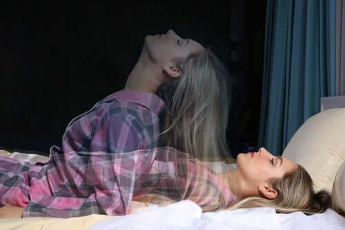 体外脱離の経験とは?