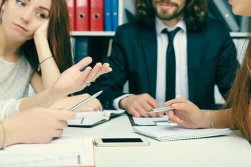 職場 ネガティブ 態度