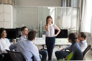 ディルバートの法則:なぜ無能な社員が昇進するのか?