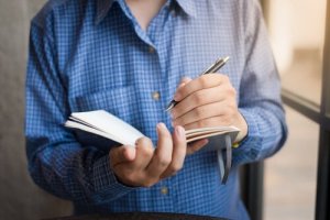 左利きの人の脳:違いと利点