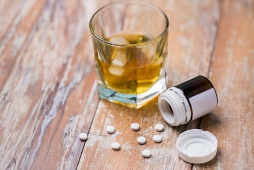 抗うつ薬とアルコール：服薬中のリスクとは？