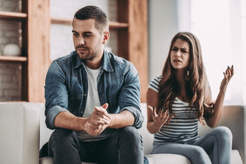 外出制限中 人間関係 緊張状態