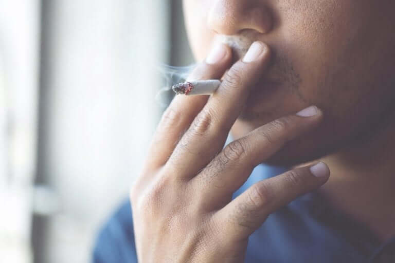 喫煙はCOVID-19による合併症のリスクを高める