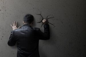 社会道徳がいかに暴力行為の正当化を助長しているか