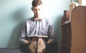 小さな空間で外出自粛:壁に囲まれた生活