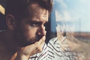 「不信」にまつわる神経科学とその影響