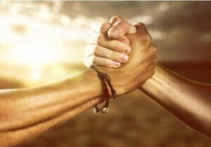 ガフク・ガマ族:平等と連帯を重んじる共同体