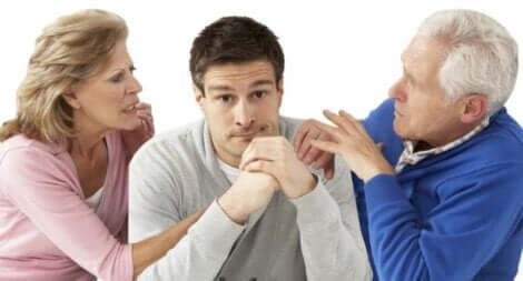 成人済み 我が子 コントロールする 親