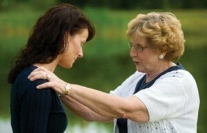 大人になった子どもを精神的に虐待する親