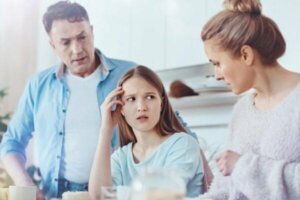 過保護で愛情のない親とは?