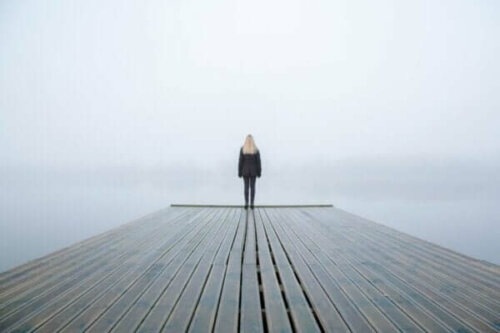 静寂を恐れるのはなぜ?