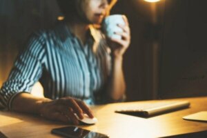 最もよく見られる依存的行動嗜好とは?